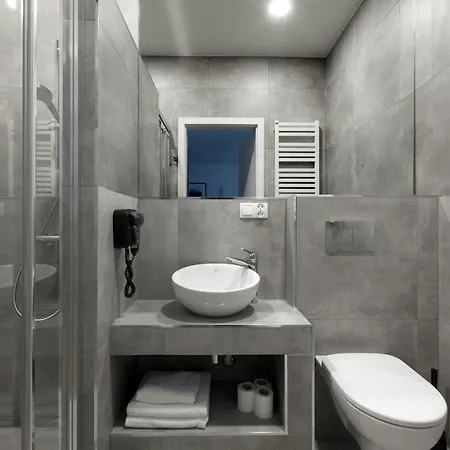 Cinema Apartment *