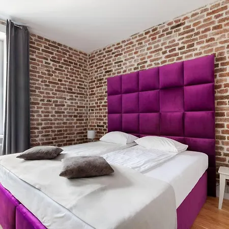 Apartment Cinema *