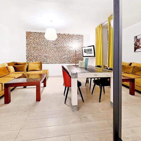 Apartment Cinema *
