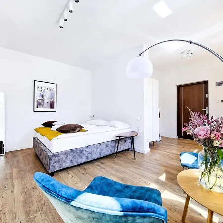 Cinema Apartment *