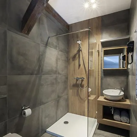 Apartment Cinema *
