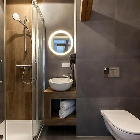 Cinema Apartment *