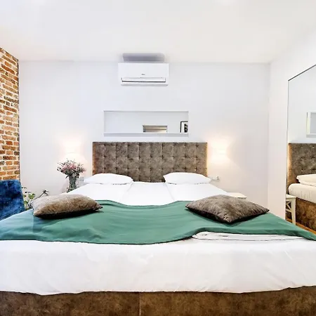 Cinema Apartment *